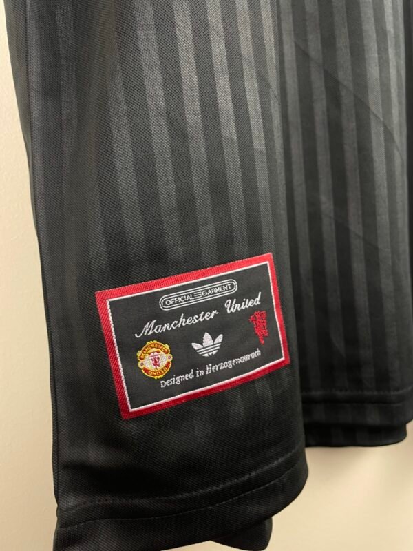 Manchester United Vintage Black 25/26