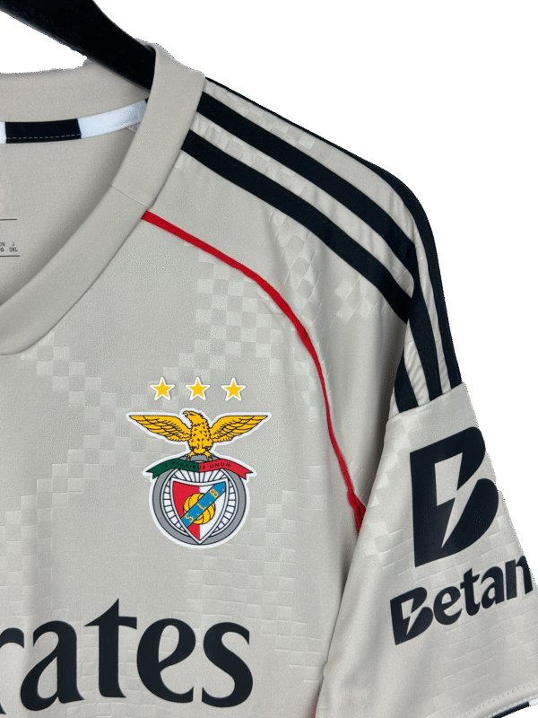 IMG_7399 SL Benfica Alternativo 25/26 (Beje)